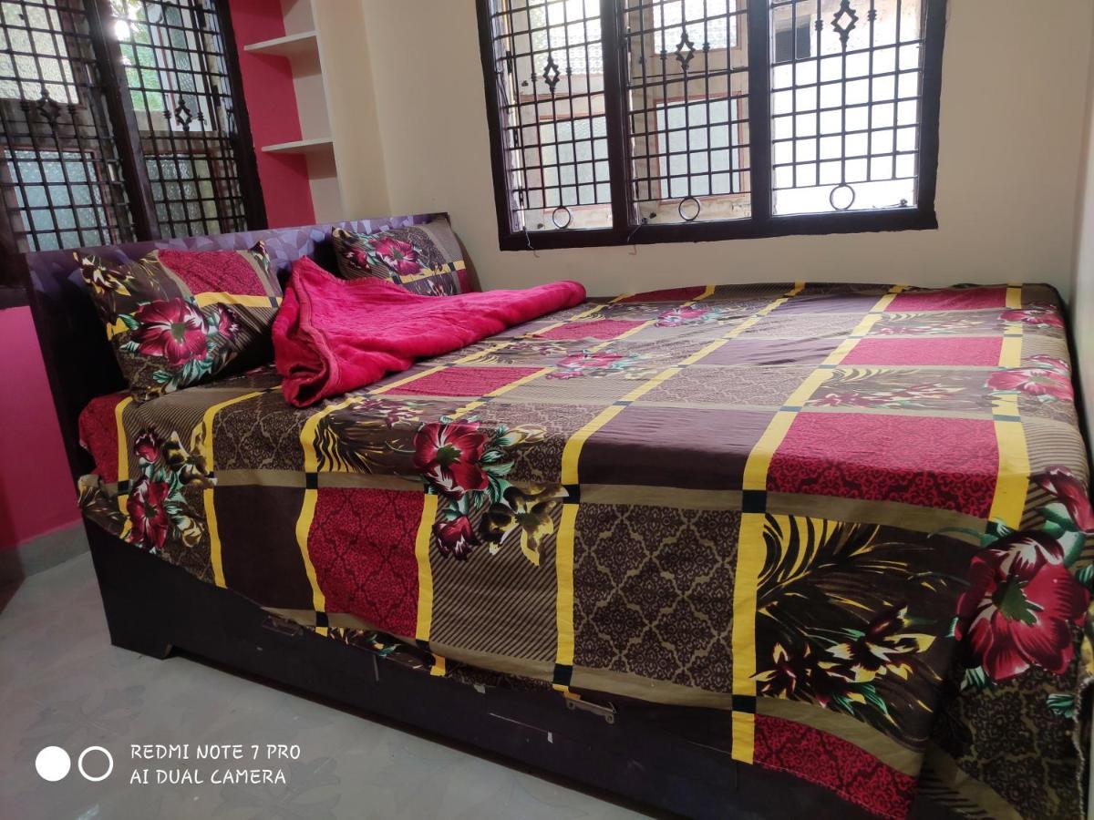Lohit Homestay Hampi Bagian luar foto