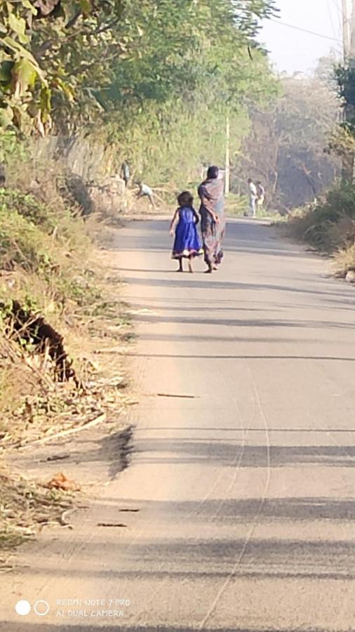 Lohit Homestay Hampi Bagian luar foto