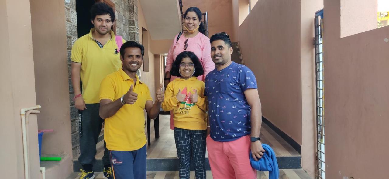 Lohit Homestay Hampi Bagian luar foto