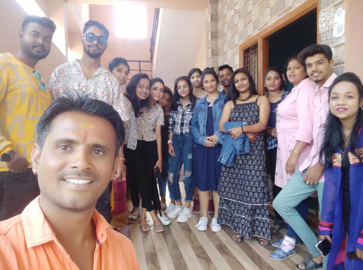Lohit Homestay Hampi Bagian luar foto
