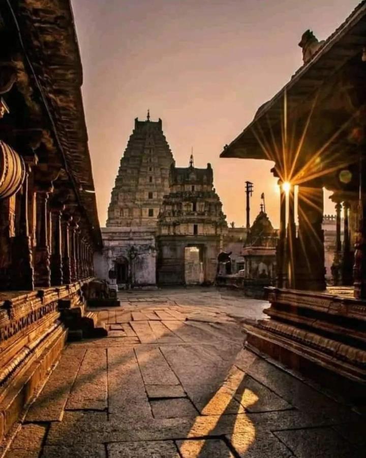 Lohit Homestay Hampi Bagian luar foto