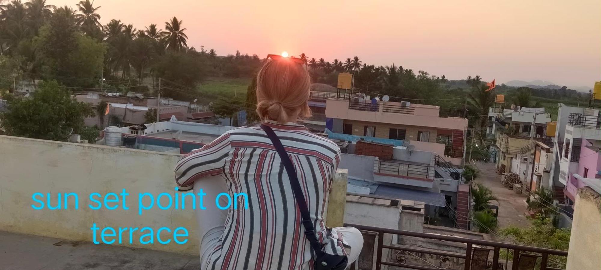 Lohit Homestay Hampi Bagian luar foto